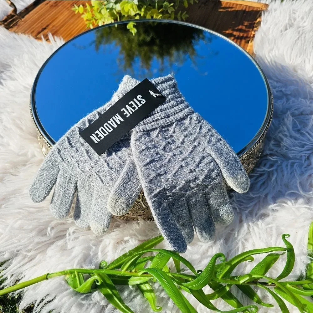 New Steve Madden Grey Lurex Zig Zag I Touch Acrylic Blend Gloves.